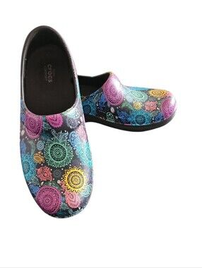 Crocs Neria Pro II Women's Clogs Size 8 Mandala Graphic Print